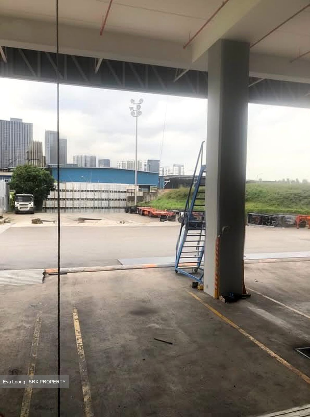 Distri Warehouses (D22), Factory #554932111